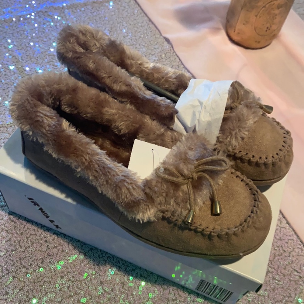 Air Walk moccasins Size 8.5 Taupe